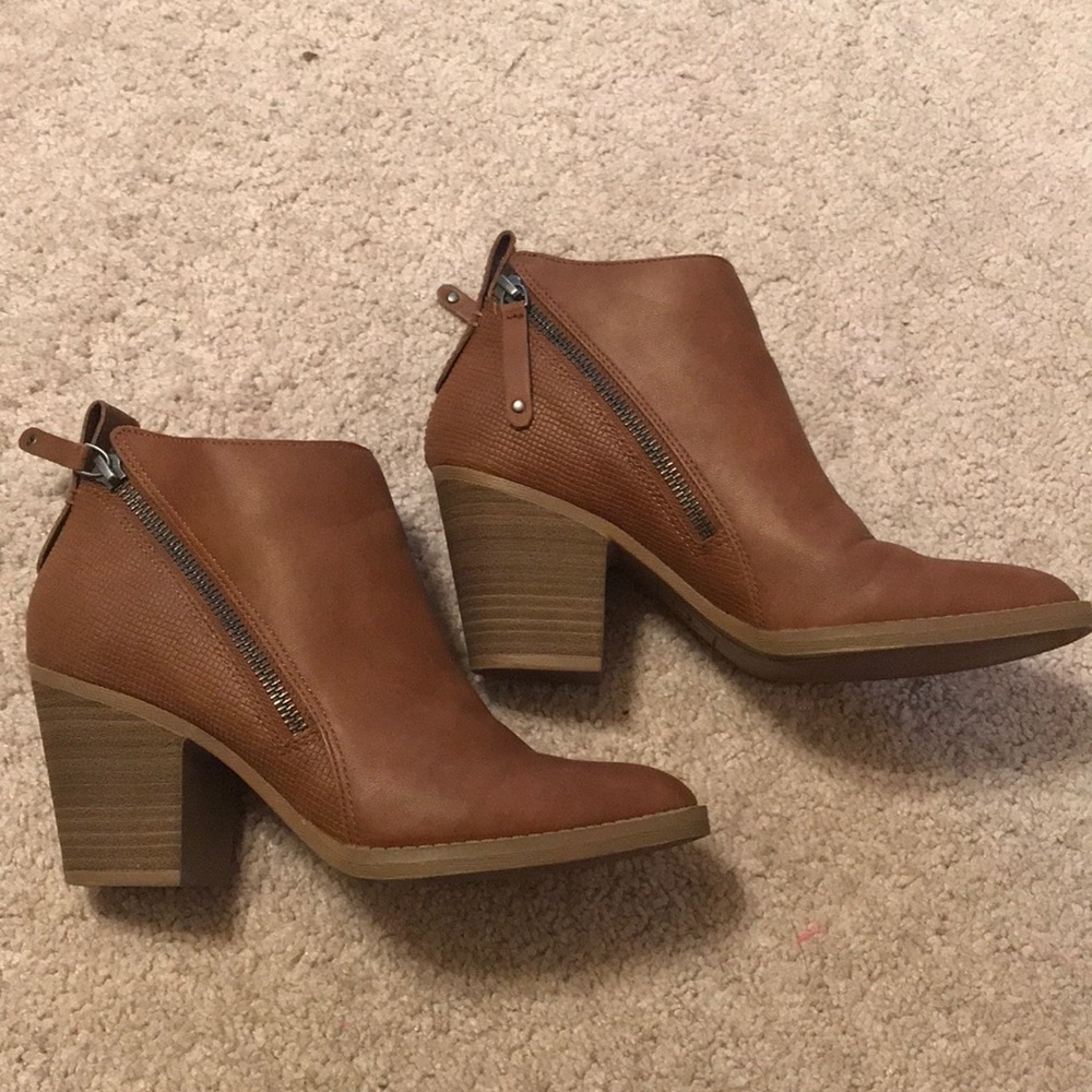 Like New- Brown Zipper Booties